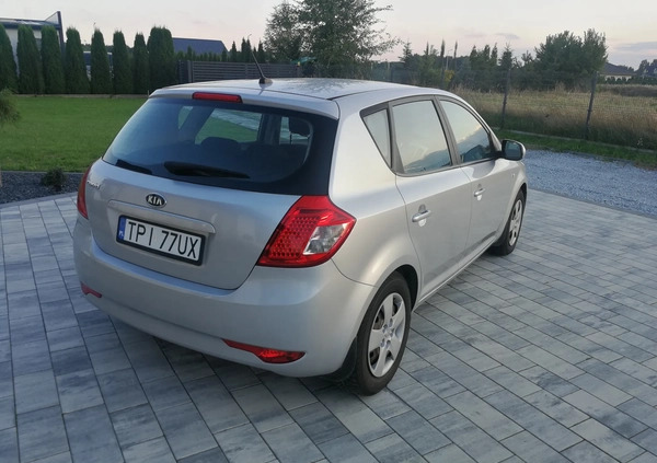 Kia Ceed cena 16800 przebieg: 207402, rok produkcji 2010 z Sieradz małe 172